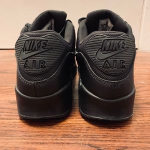 Black Nike Air Max 90